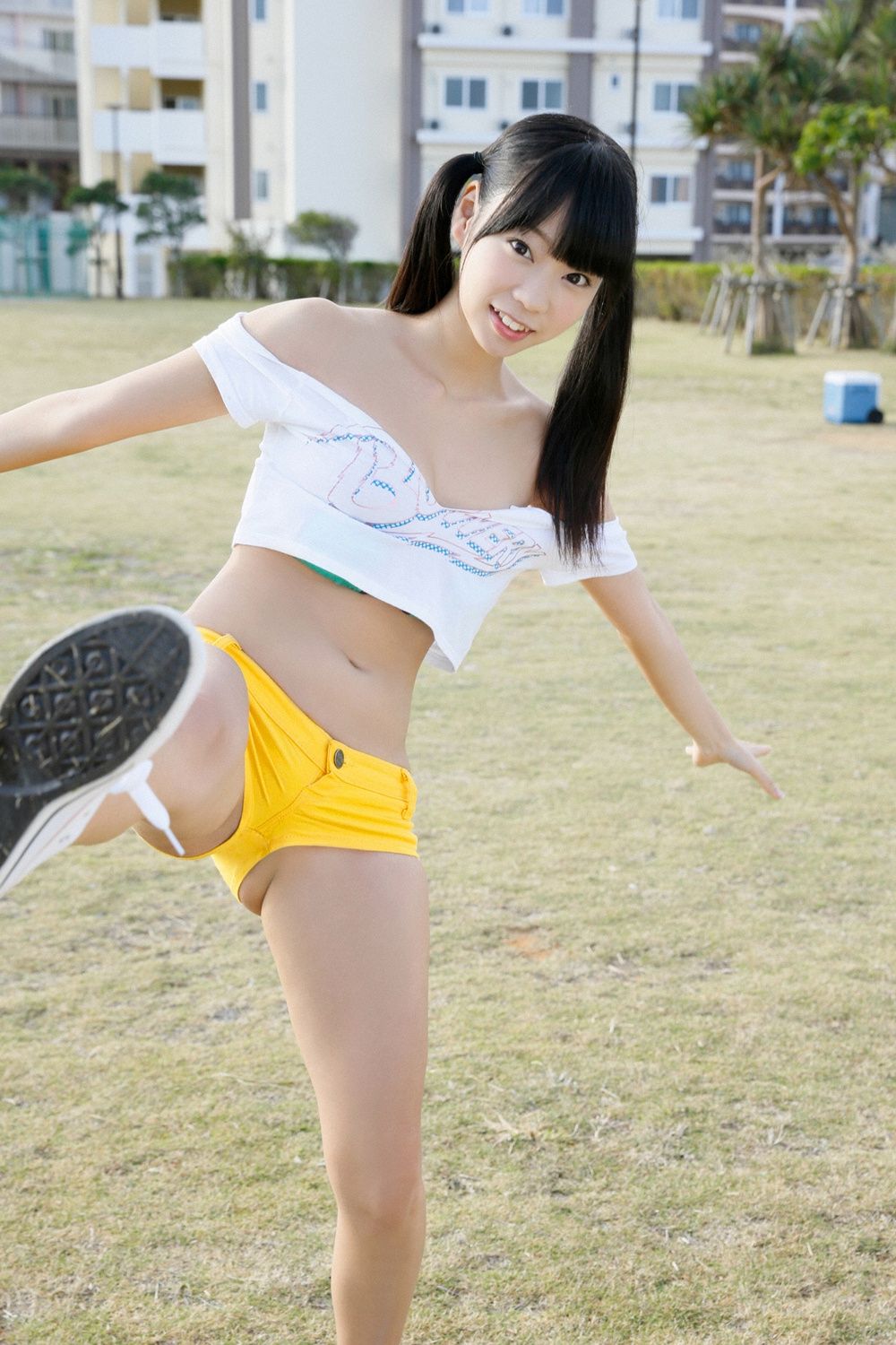 เล่มเดียวทั้งเล่ม Mariko Shinoda in L.A. !!》 [Weekly Young Jump] 2015 No.04-05 Photograph หน้า 1 No.07d51b