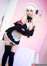 [Zdjęcie gwiazdy internetowej COSER] Miss Coser Potato Godzilla - Saber Alter Maid