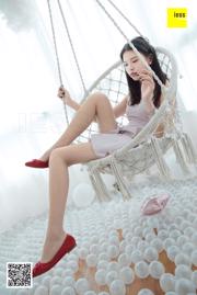 รุ่น Qiqi "Red Bowknot Flat Shoes" [异思趣向 IESS]